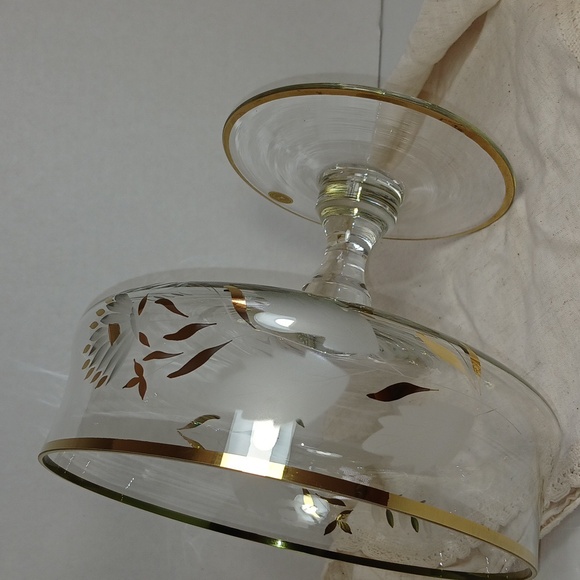 Vintage crystal etched and gold trim Romanian compote. - Picture 6 of 7